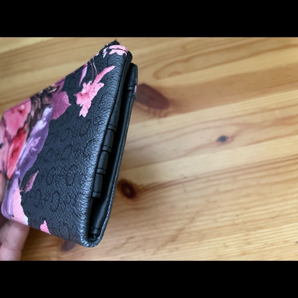 🌸GUESS wallet🌸 - Picture 4 of 15